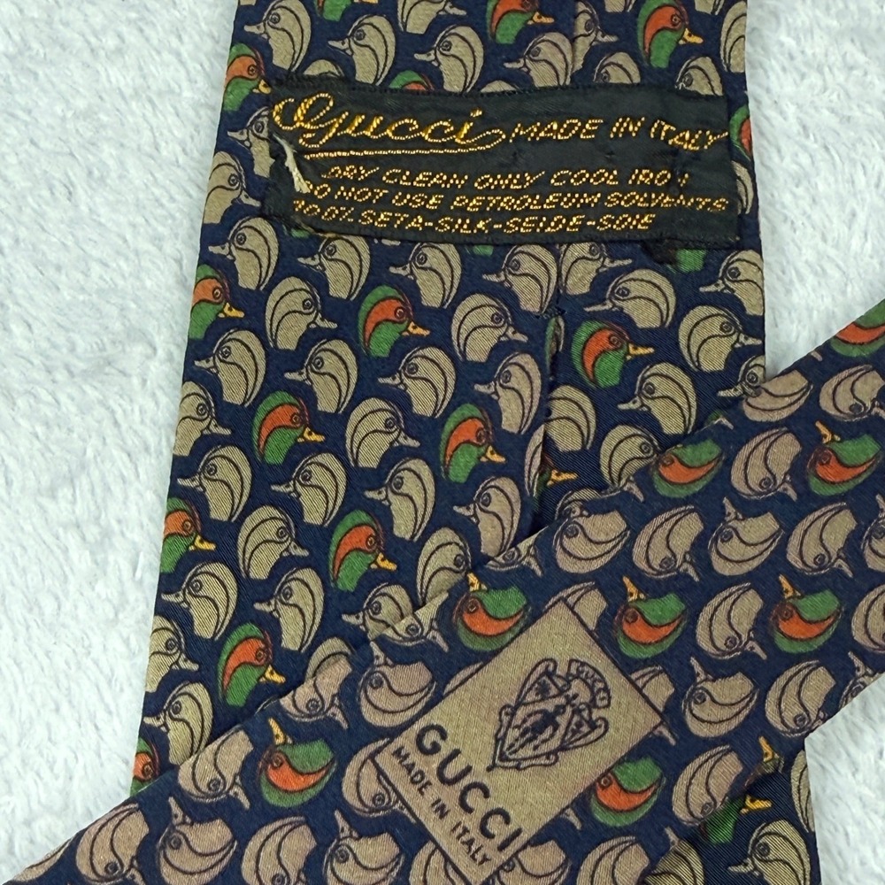 Vintage Gucci Silk Tie Mens Navy Blue Mallard Duck Head Interlocking G Italy - Picture 2 of 6